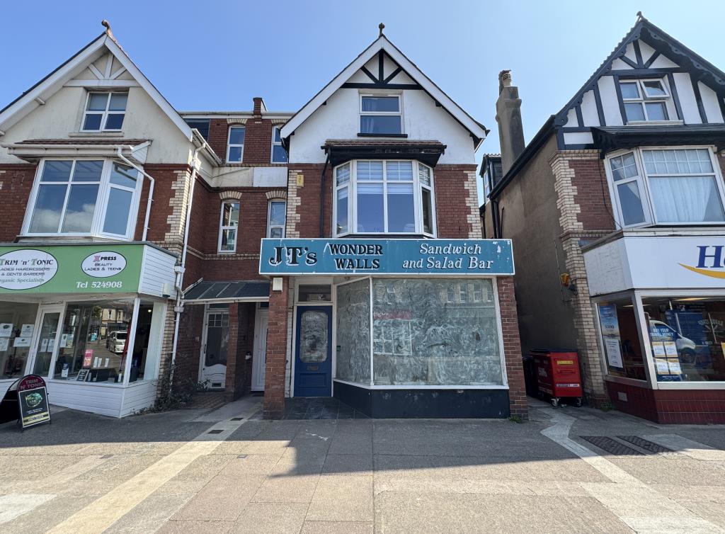 Lot: 39 - GROUND FLOOR SHOP AND FLAT FOR COMPLETION - Front of the whole property